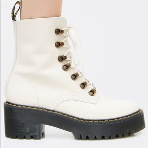 Dr Martens Leona Boot in Bone